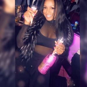 Meet your Posher, Vanessa